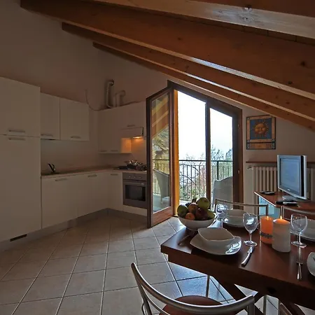 Sleeps 4 Pool Apartment *