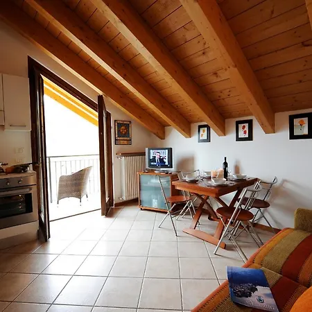Sleeps 4 Pool Apartamento Regoledo